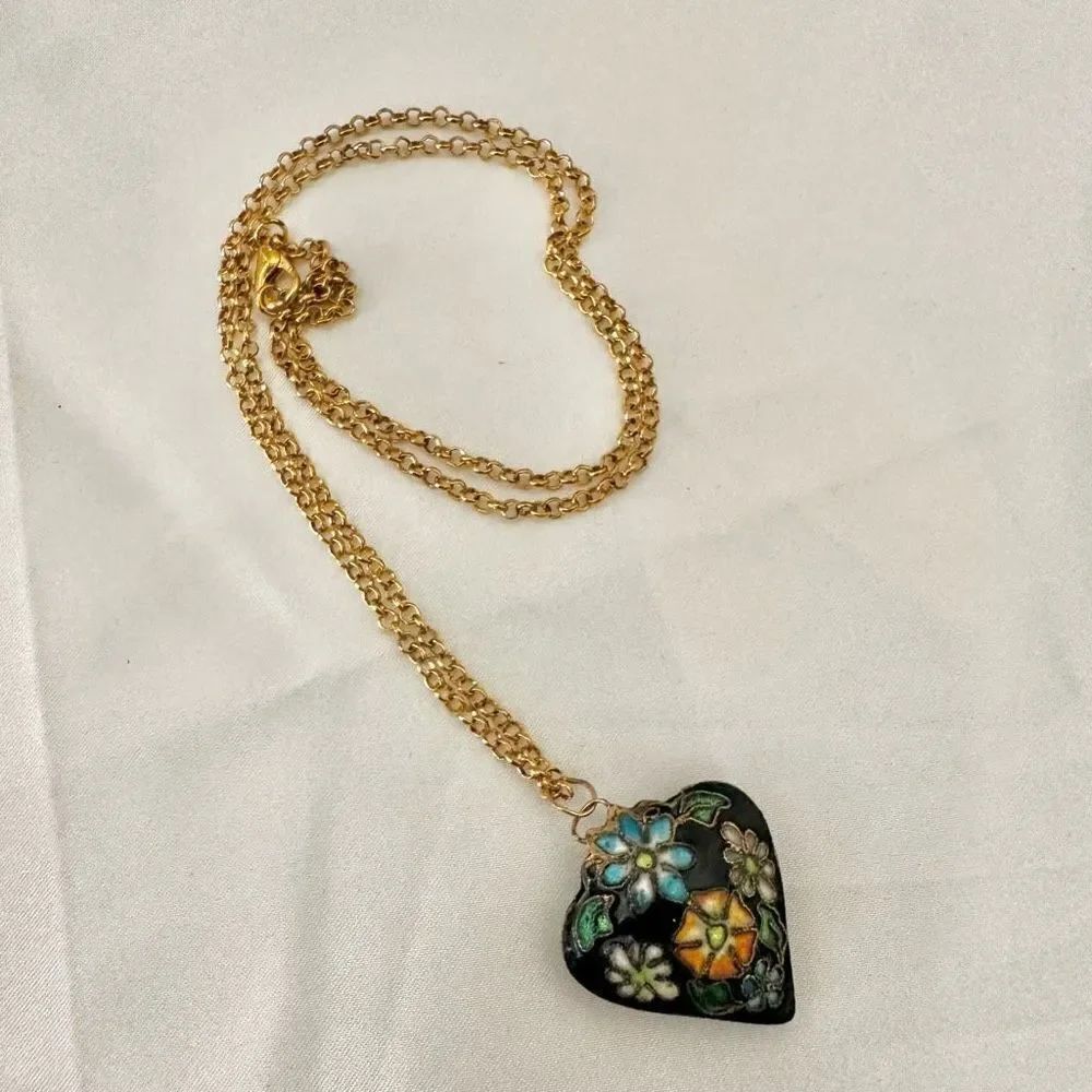 Heart cloisonné pendant necklace
